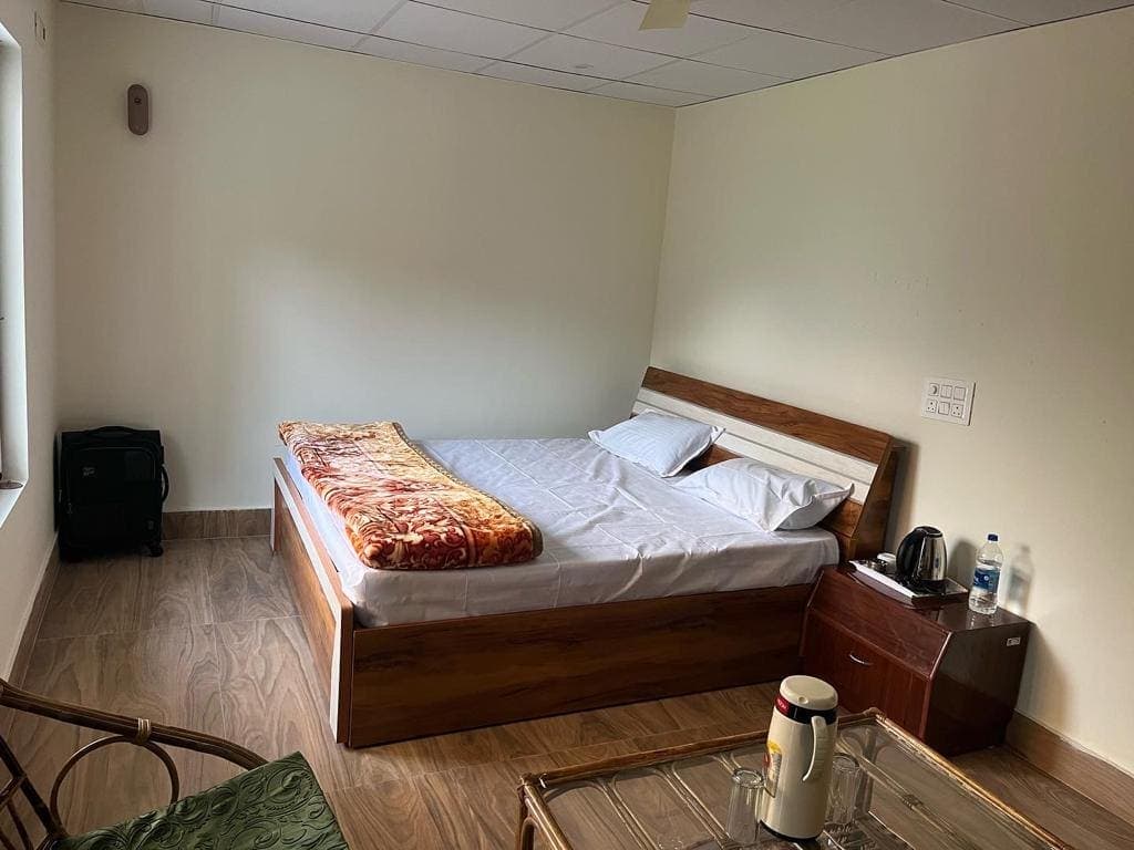 Deluxe Room at Manodaya Homes homestay in Uttarakhand - Cozy deluxe room with beautiful mountain views with mountain view, king size bed, private balcony